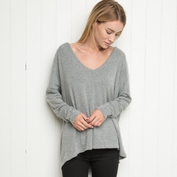 Brandy Melville Sweaters - Brandy Melville// NWOT Bobbie Knit Top